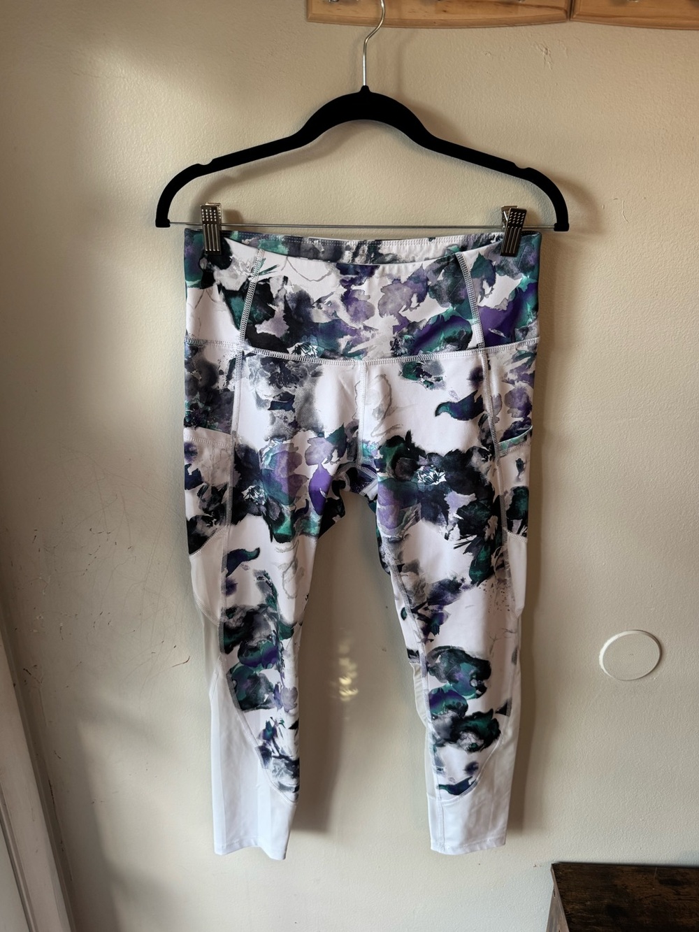 Layer 8 Watercolor Floral High Waist Leggings with Pockets Size M White Purple